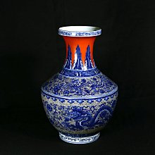 大清乾隆年製　青花龍壺 A blue and white and iron red decorated 'dragon' dish, Seal
