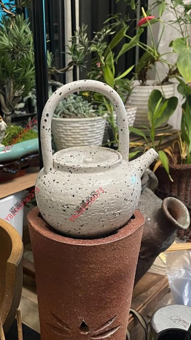 【二手】炮口燒水壺 四代森伊呂久 國昭 陶爐 白泥爐 有點信樂的意思 有上火痕跡  獨孔 里面看不使用痕跡，非常漂亮 可惜提梁21622古玩 收藏 擺件