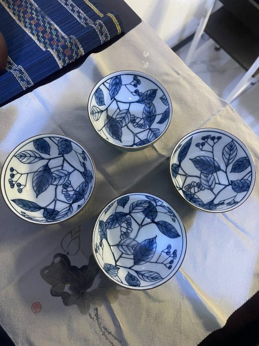 嚴選年代久遠的綠釉青花茶杯，無損保存備收藏家，金邊美工精湛尺寸cm4
