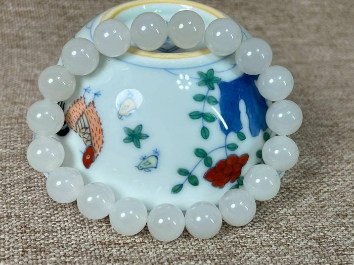 多藝多]正宗新疆和田玉10mm且末羊脂玉圓珠密度高一級白，過燈無結構