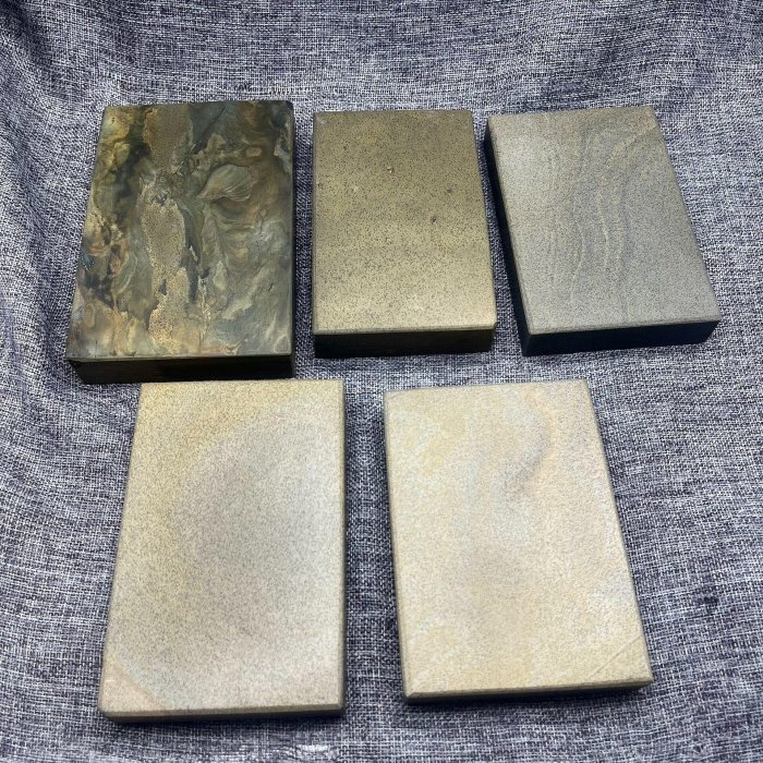 嚴選歙硯魚子硯板，天然原石打造，紋理清晰自然，石質細膩光滑，適合