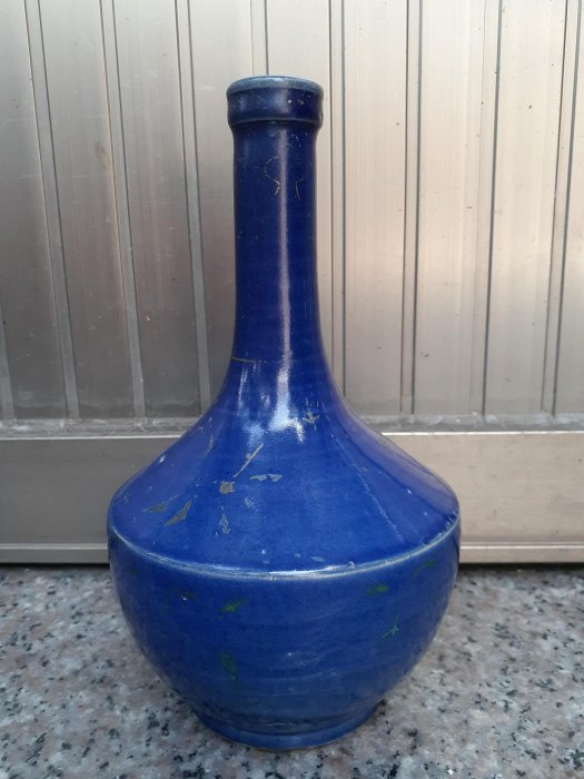 寒武紀文物~晚清~民國祭藍釉金彩花卉紋又稱蓋碗尊長頸瓶（大清乾隆年製