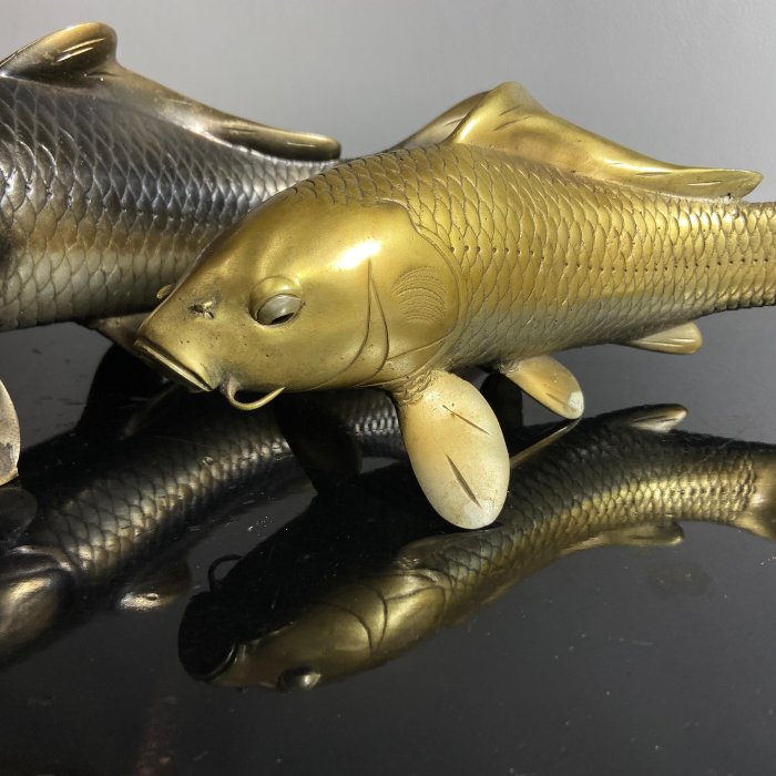 古玩輕鬆拍】老日本昭和年岩坪信光作鎏金雙鯉魚鑄銅置物/吉祥擺