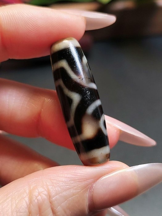 嚴選千年至純天珠孤品，臺灣手工藝臻品限量發售尺寸：適中材質：老天珠