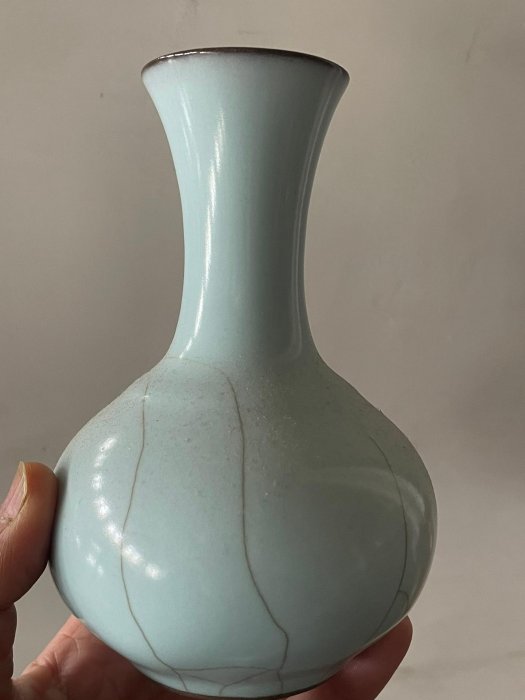 汝窯風格天青釉荸薺瓶，全美品，開片自然，成色完好無瑕疵。收藏價值高