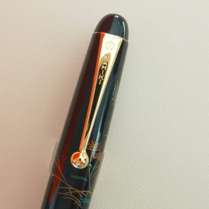 嚴選Namiki 早期14K585萩高蒔繪鋼筆，附原裝上墨器與國光會簽名，全新