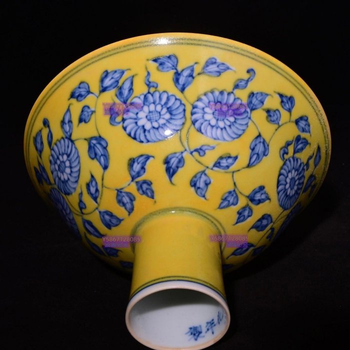 舊藏迴流瓷大明成化年制黃釉青花纏枝花卉紋高足碗，高10.6×15.2釐米