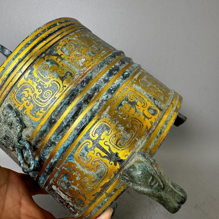 時代金工　古銅鎚出　蓮葉　持手菓子器　F　R5996B 日本明治期手工鎚打老銅壺明治期釜師款手工鎚打壺身滿滿鎚打斬花