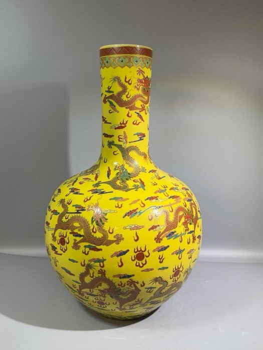 晚清嘉慶黃釉粉彩天球瓶，全品嚴選古董收藏佳品80年代收藏珍稀器血溫馨