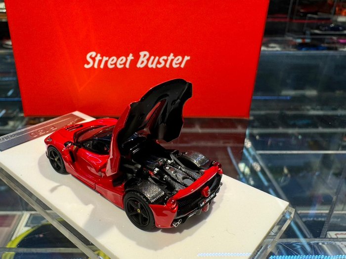 1:64 Street Buster ラフェラーリ F150 エンジンフード開閉 1:64 Street Buster ラフェラーリ F150 エンジンフード開閉