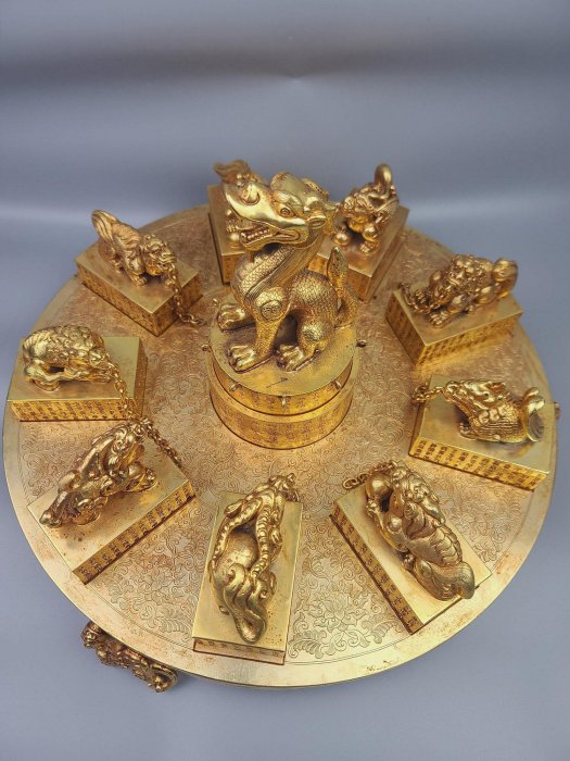 珍藏，高浮雕鏨刻銘文，明代，鎏金龍生九子印章玉璽工藝精湛重40.2斤底