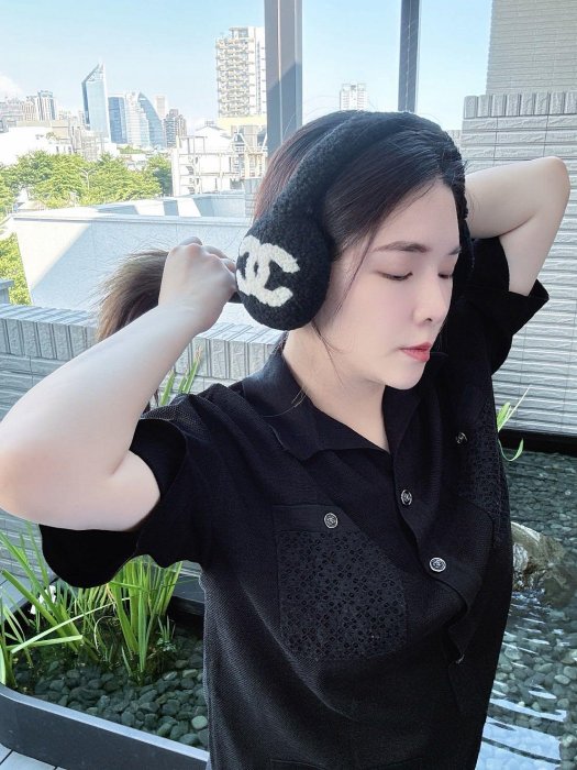 Chanel 25B 黑白配色熊貓耳罩 ❤️