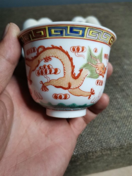 景德鎮早期手工粉彩雙龍金鐘杯，胎質細膩適合送禮與收藏古韻典雅大號