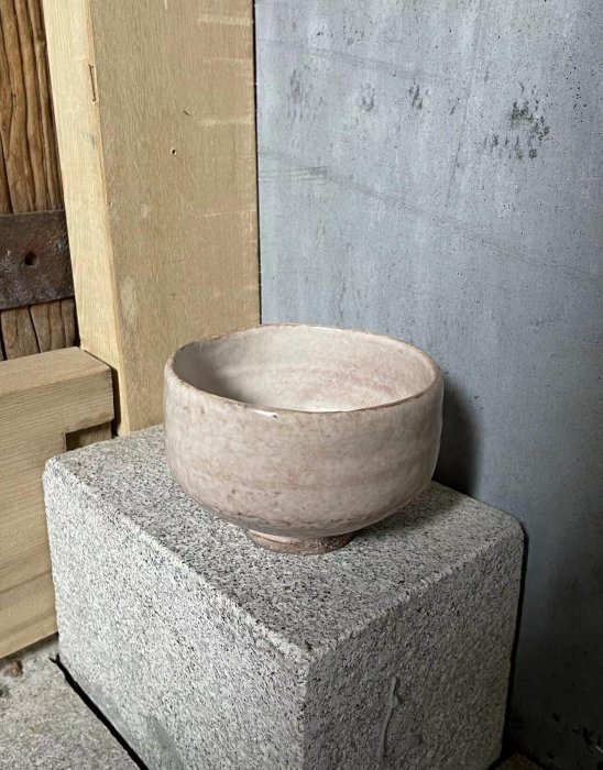昭和年間森島一伸創作萩燒抹茶碗，附原木盒裝，高8釐米、口徑12.5釐米