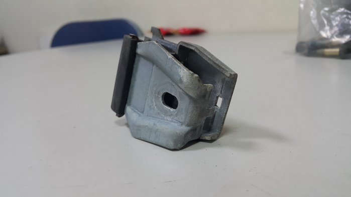 BMW E39 1996-2002 車門 升降機滑扣 電動窗 車門玻璃 升降機 昇降機 車門 窗戶 玻璃 51338257721