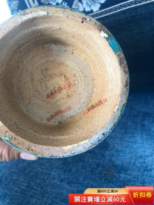 明代孔雀藍釉雙耳瓶整體完整造型獨特釉色如玉，雙耳紋飾精美，胎質細膩