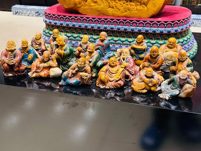 田黃十八羅漢擺件，壽山石雕刻，色彩鮮艷，細節豐富每尊羅漢姿態各異