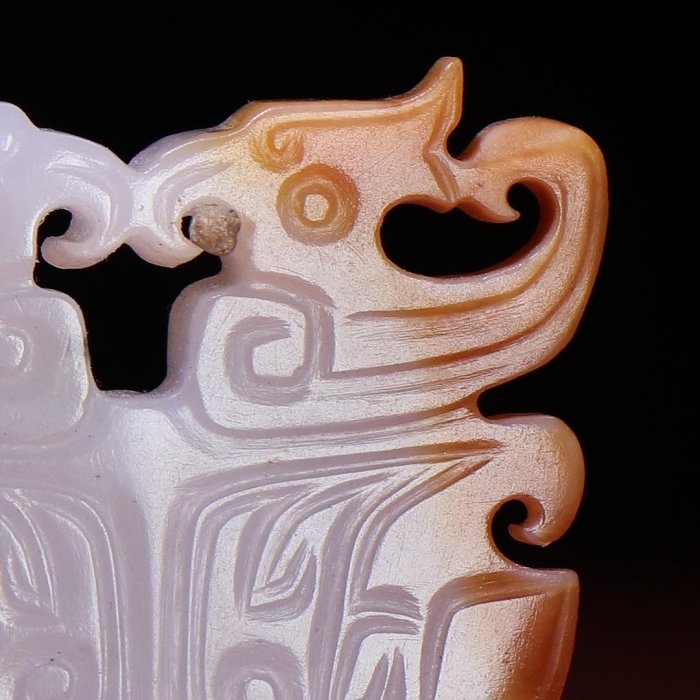 臻品旧藏， 和田白玉微沁饕餮面玄鸟纹，玉佩包浆厚重，沁色入骨，工艺