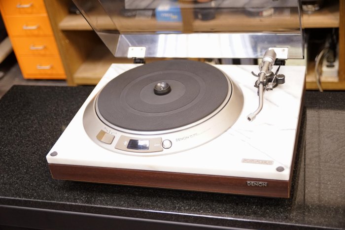 DENON天然大理石レコードプレーヤーDP-1800(トーンアーム要調整) DENON天然大理石レコードプレーヤーDP-1800(トーンアーム要調整)
