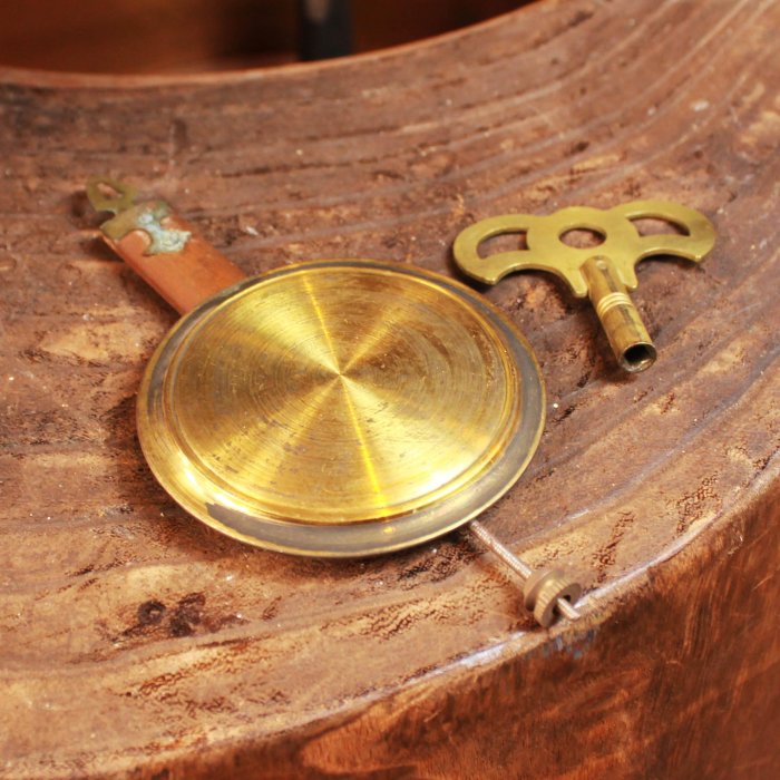 鐘，古銅製，時代物，古美術品，高31cm，重4100克 鐘，古銅製，時代物，古美術品，高31cm，重4100克