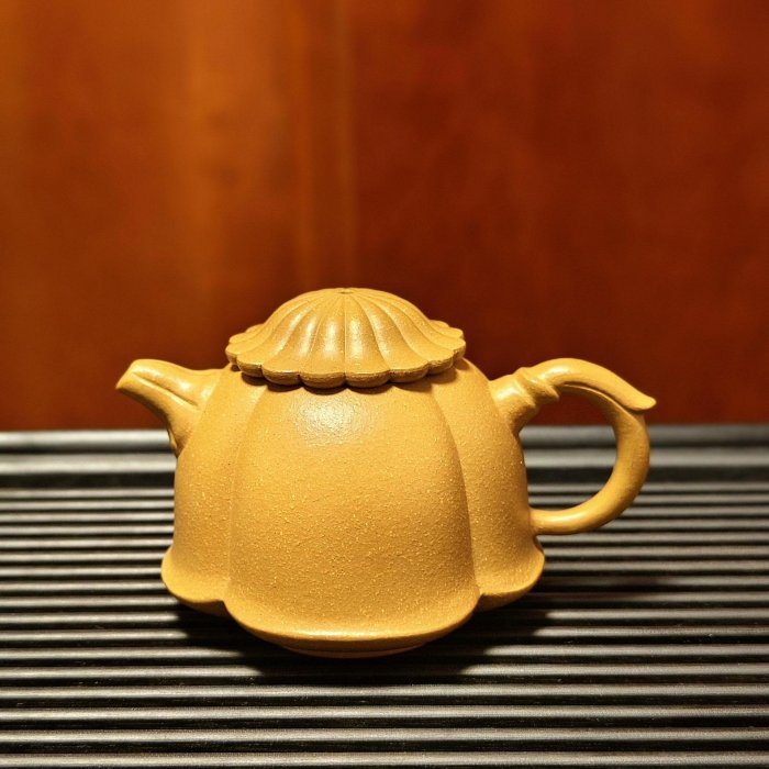 宜興名家陳志平手工紫砂九孔茶壺，200cc繁花錦囊設計，附贈收藏證書
