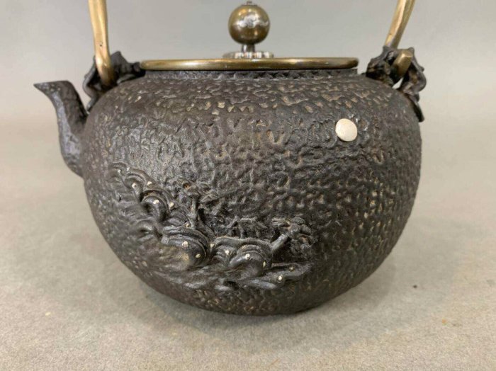 華寶軒』日本茶道具大正時期龜文堂日本龜文提把嵌銀竹雀壺身嵌銀珠波