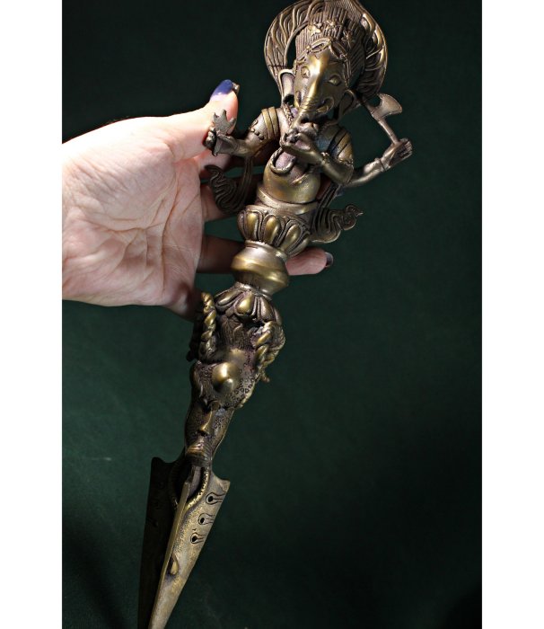 桑園の】藏傳法器大型33cm 象鼻財神手工雕金剛杵銅器銅雕把件收藏T