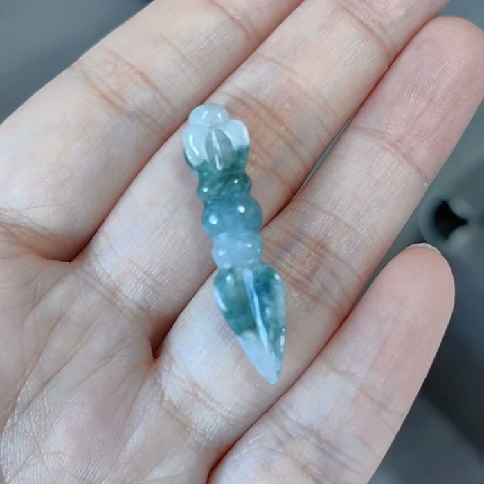 嚴選翡翠A貨冰飄藍花降魔杵吊墜，立體工藝完美無瑕，尺寸保A可國檢，懂