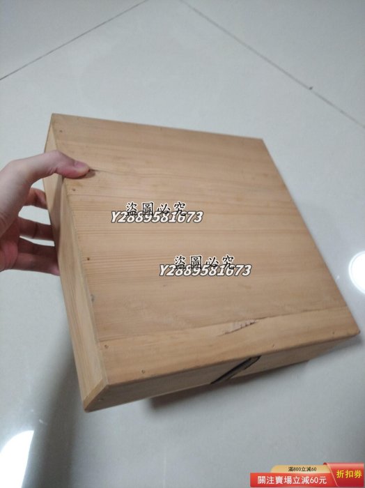 日本木盒內徑25❌25❌6.9 日本老木盒，品相如圖。木釘，綁繩，木頭厚實