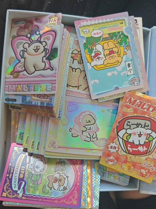 嚴選線條造型小型狗玩偶，按重量包裝，單盒淨重1斤。適合家居收藏與擺飾。 線條小狗 玩偶 擺件