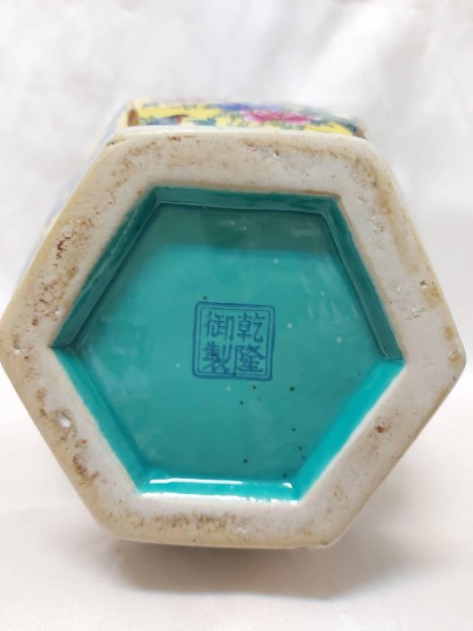 景徳鎮 美品 清朝乾隆  パステル 花鳥六方瓶 清乾隆青花人物花鳥六方賞瓶 景徳鎮 陶磁器 装飾品 現代工芸品