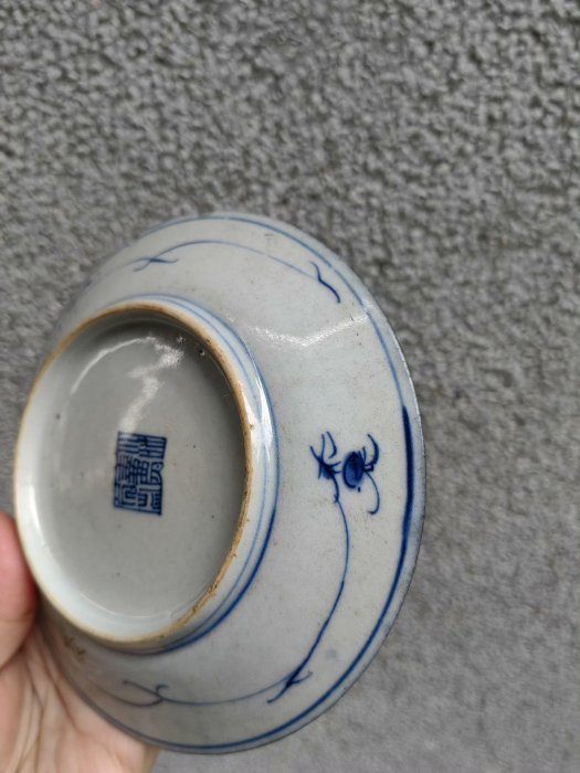 清嘉慶時代　【大清嘉慶年製】在銘 染付 青花淡描唐草花卉文盤一対(B-77) 清嘉慶時代 【大清嘉慶年製】在銘 染付 青花淡描唐草花卉文盤一対(B-77