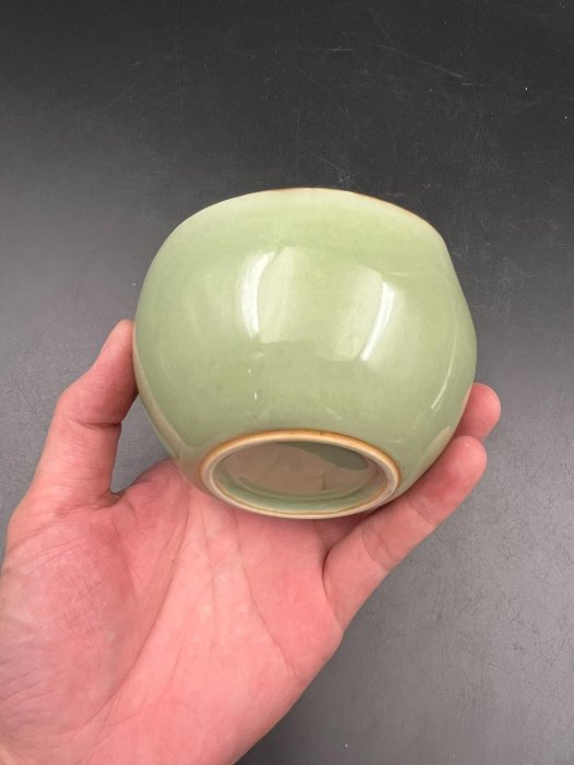 日本進口已故京燒巨匠二代宮永東山（1907～1995）手作青瓷公道杯豆青色