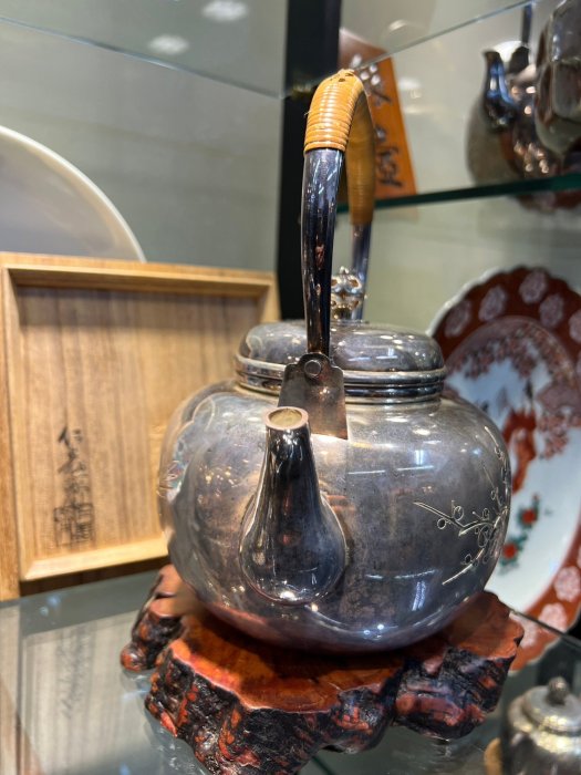 仁寿齊造 純銀 茶入 臻藏坊》日本鐵壺銀壺專賣仁壽齋百花齊放細雕花紋純銀湯沸| Yahoo拍賣
