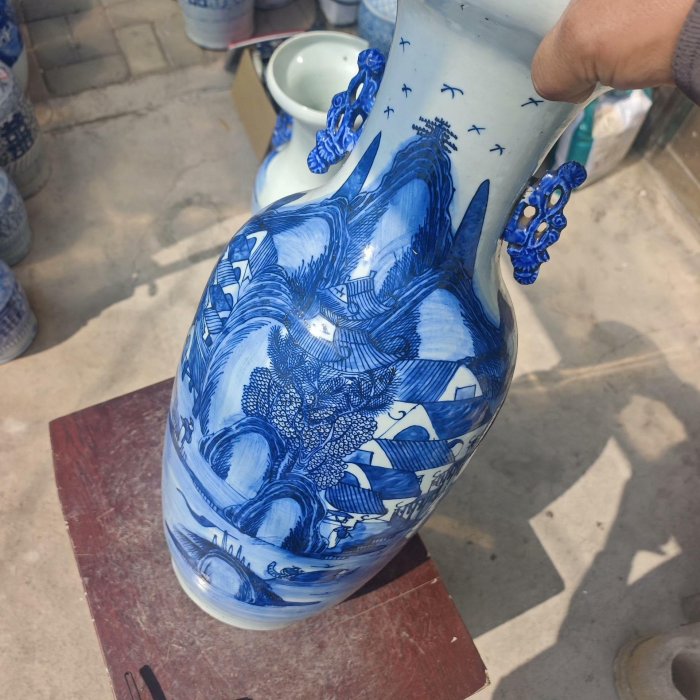 300件清代青花山水人物大膽瓶，畫工精湛玻璃釉，大器型帶您重回歷史