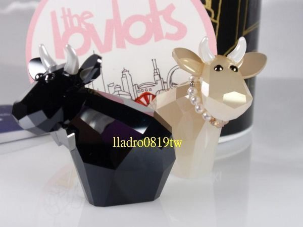 水晶　牛 全新現貨)施華洛世奇水晶魅力牛(帥氣黑牛+貴氣金牛)一對Mo 2010年限量