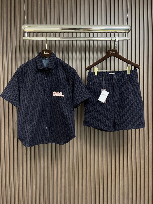 Dior 25ss新款短袖襯衫短褲套裝，來自 and kaws限定系列短袖牛仔外套。