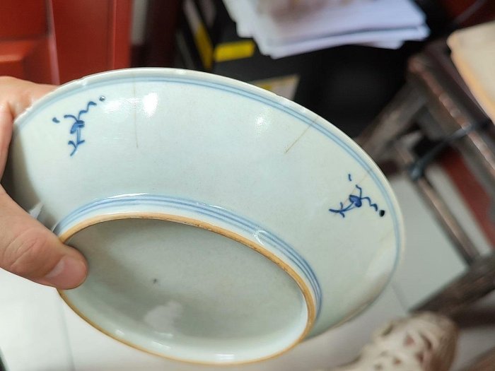 清時代青花 清代早期乾隆年間青花寶相花瓷盤直徑20公分，雖然沒有底款，但九