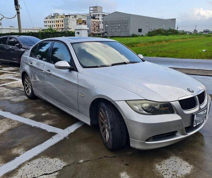 【中古車】BMW 寶馬 320i Sedan ZA E90 1995cc 2007年 銀色 四門房車 可議價