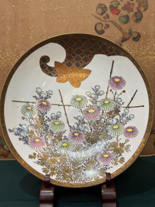 嚴選中古日本九谷瓷器賞盤，明治時期手工彩繪藝術品，全冰裂紋精心創作