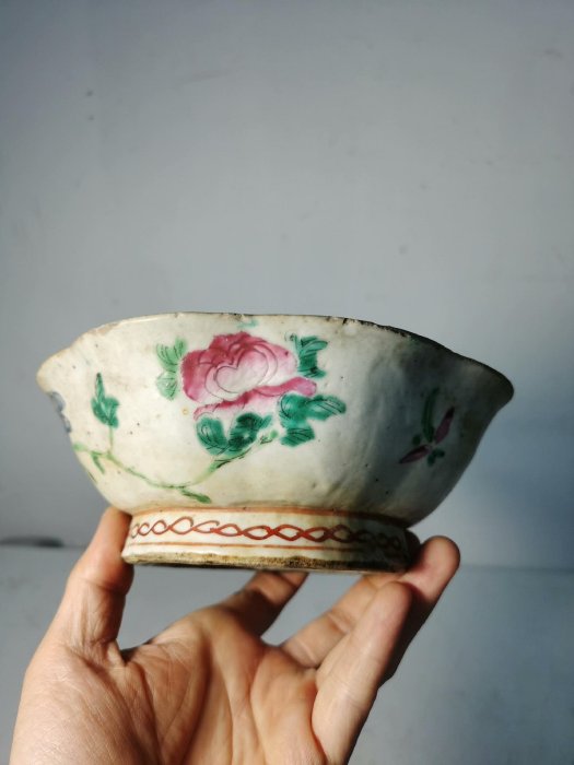 嚴選清代同治年制粉彩花鳥碗，牡丹富貴圖案寓意吉祥，繪工精細動人，附
