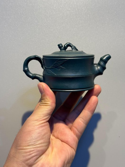 館藏朱可心款竹段壺原礦民國綠泥容量130c c 壺身竹節造型壺鈕壺把竹葉