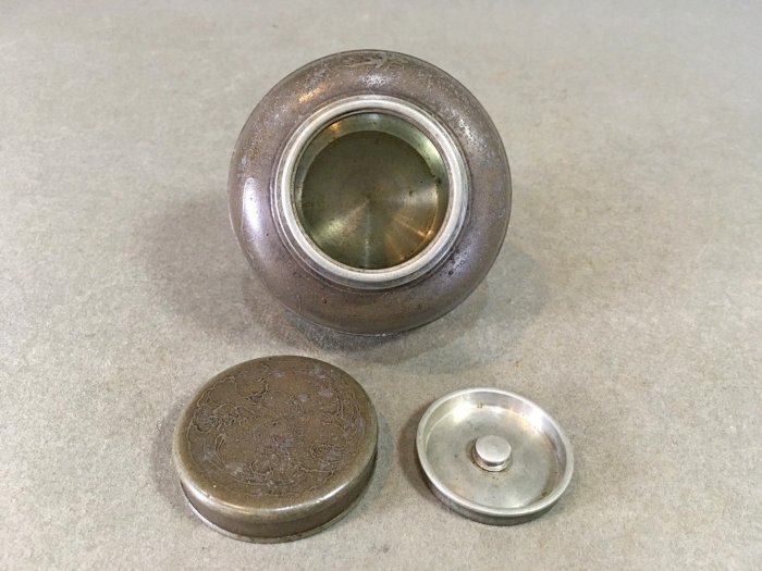 華寶軒』日本茶道具昭和初期錫製勝章造梅蘭竹紋飾小形茶入/茶葉罐/錫罐