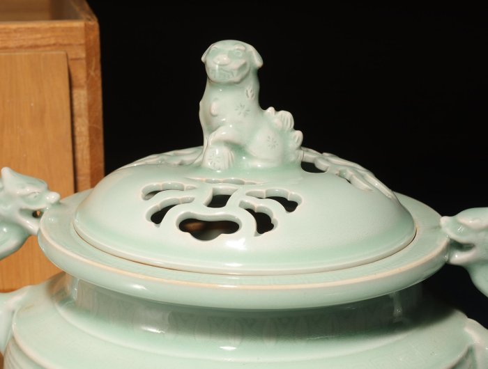 楠部彌弌 作「青磁 獅鈕 香炉」共箱 付銀蓋 茶道具 香道具 楠部彌弌 作