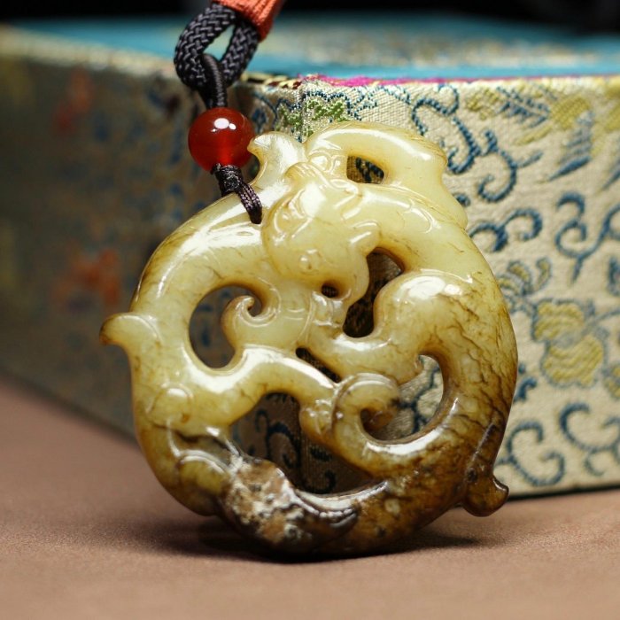 18885和田玉舊藏迴流精品龍鳳佩玉質剛性細膩油潤包漿醇厚沁色自然雕工