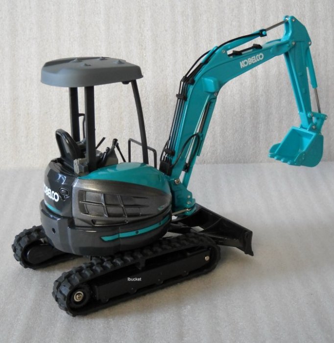 丸山建機模型店]---絕版品KOBELCO SK35SR 1:21 迷你怪手挖土機模型