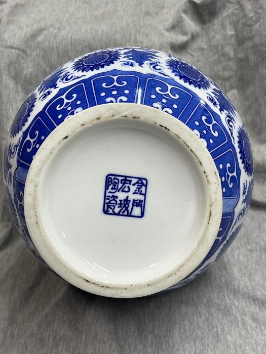 青花瓷瓶2個 TWO BLUE AND WHITE KENDI LATE MING DYNASTY | 晚明青花花卉紋