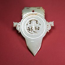 臻品旧藏， 和田玉龙纹圭板包浆厚重， 沁色入骨，工艺精湛，犀利民藏绝
