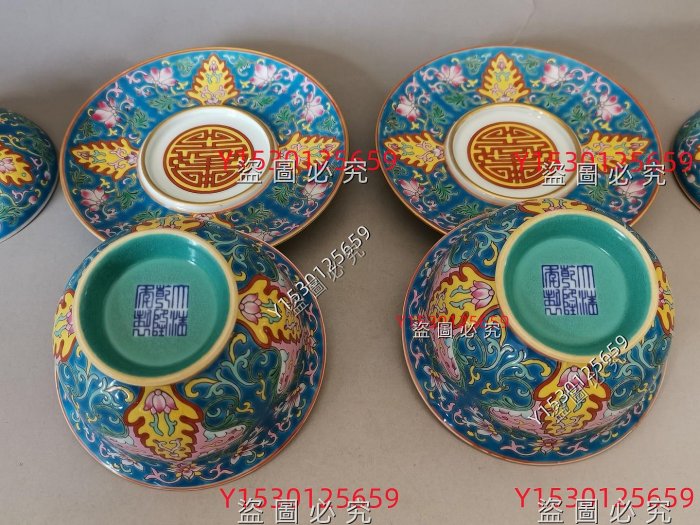 大清乾隆年制松石綠地畫琺瑯彩寶相花蓋碗，以松石綠為地，釉色鮮亮勻凈
