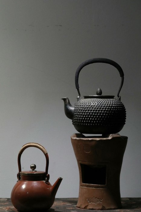 純銀製 青銅器紋 口打出 玉摘 湯沸 銀瓶 煎茶道具 純銀製 青銅器紋 口打出 玉摘 湯沸 銀瓶 煎茶道具